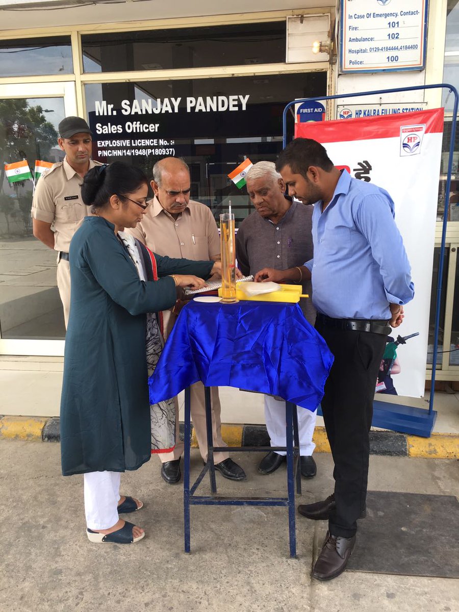 Sanjay198215's tweet photo. Shri MoolChand Sharma MLA Ballabgarh is checking Q &amp; Q at Kalra filling station Faridabad
@ManishTandon21 @HPCL https://t.co/LG9xPsrAPR