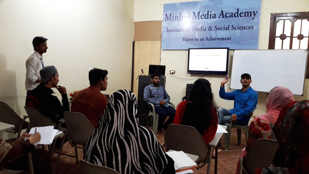 MinhajAcademy's tweet photo. 11th Media Professional Foundation Course 2017
1st Workshop: Idea to Screen ( Planning &amp; Execution)
Sunil Kumar (Producer Express News) https://t.co/2PgzjAbsQC
