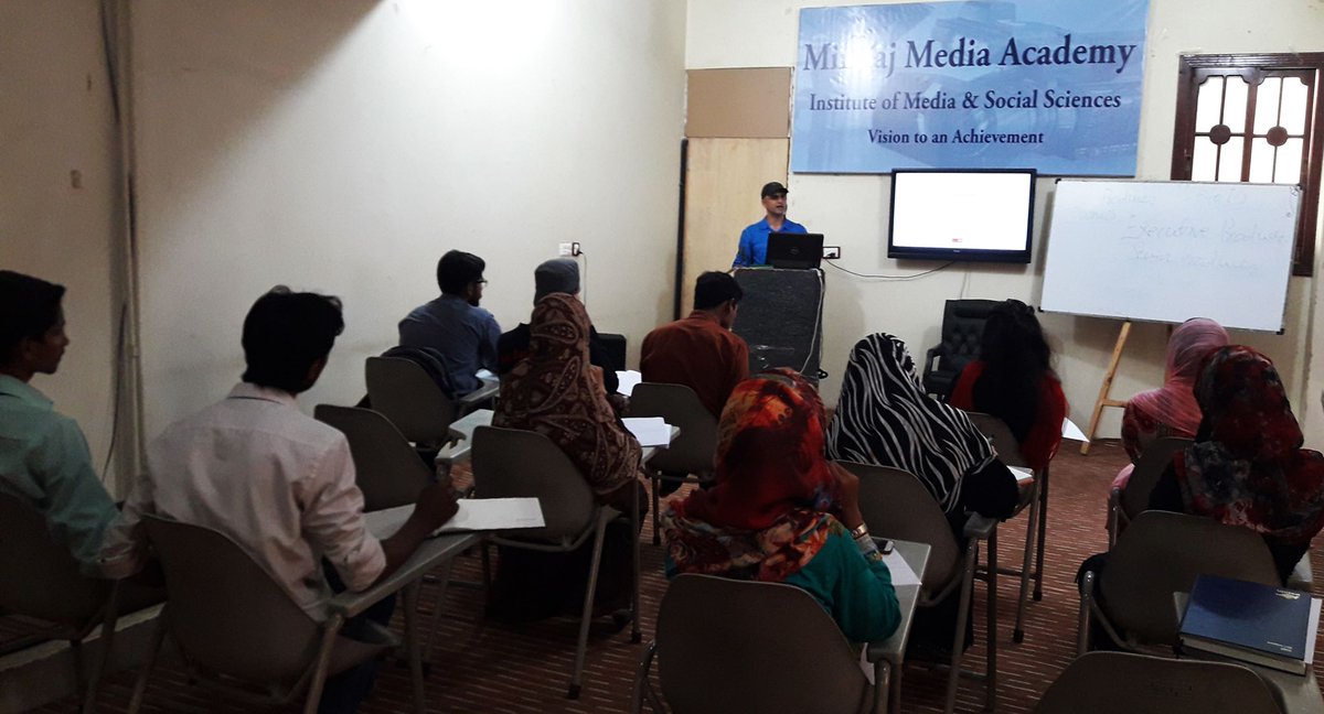 MinhajAcademy's tweet photo. 11th Media Professional Foundation Course 2017
1st Workshop: Idea to Screen ( Planning &amp; Execution)
Sunil Kumar (Producer Express News) https://t.co/2PgzjAbsQC