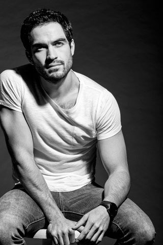    We wish a very happy birthday to Mexican actor Alfonso Herrera! ¡Feliz cumpleaños 