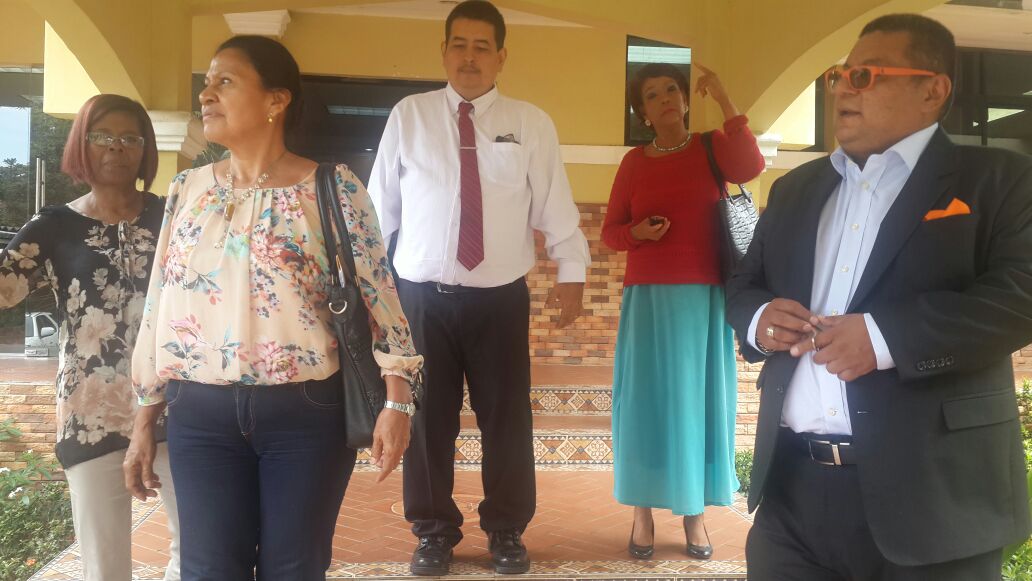 rpc_radio's tweet photo. Docentes del IPT, Juan Díaz interponen denuncia contra directora de ese plantel. Vía @solis_28 #NotiRPCRadio https://t.co/O3BLQXga6c