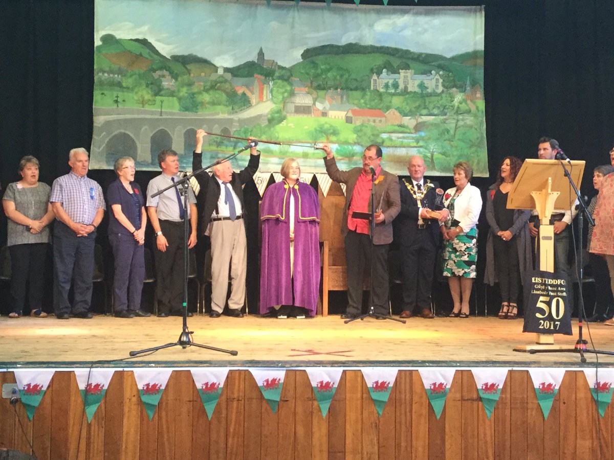 Enillydd y gadair prynhawn ma yn <a href="/SteddfodLlanbed/">Steddfod RTJ Llanbed</a> yw Nia Powell, Felindre Uchaf, #Cwmann.