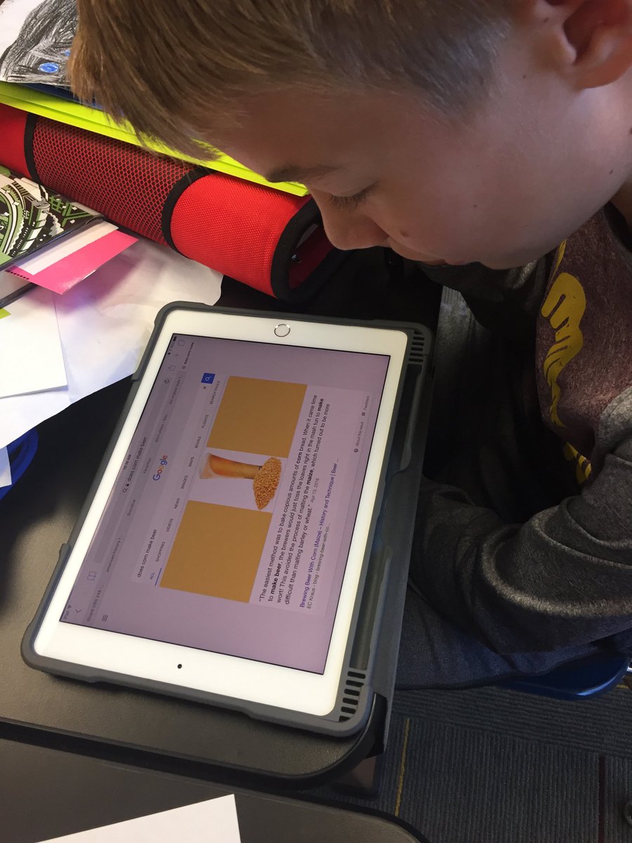 JoeCurran15's tweet photo. @kscorn #herebythecorn Students search how many products can be made from corn https://t.co/Bc8v3Mjw4t