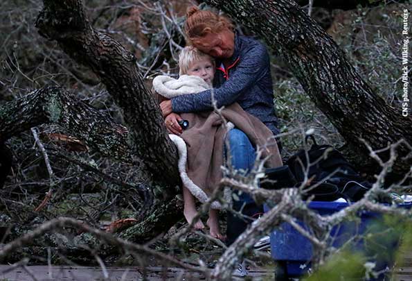 KofC's tweet image. You can help us send clean water, food, and shelter to those impacted by #HurricaneHarvey! #HoustonStrong kofc.org/en/charities/a…