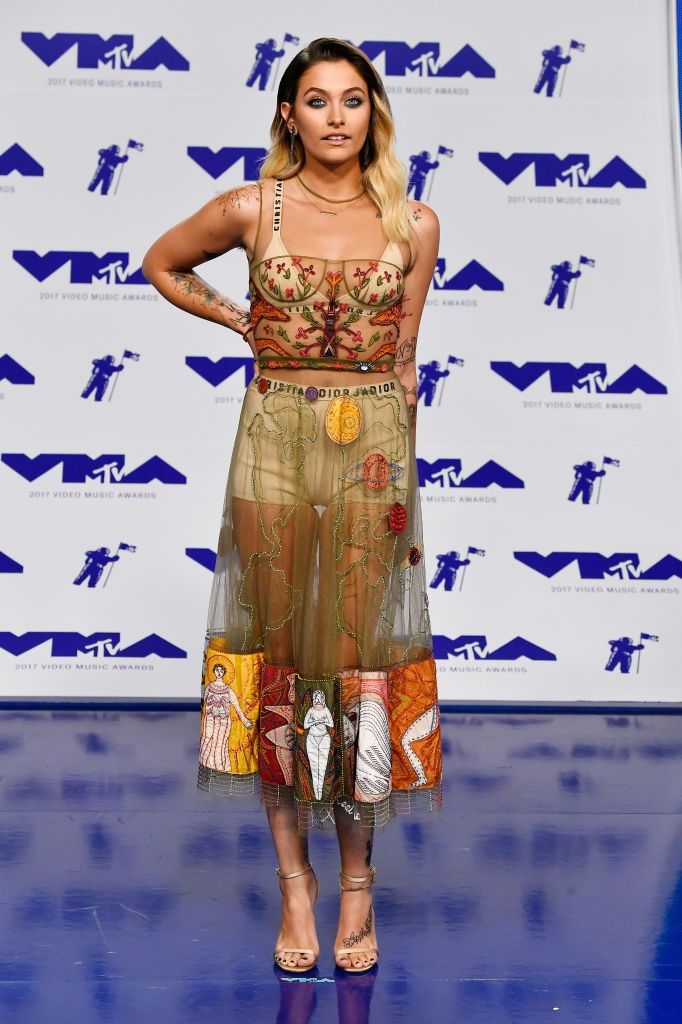 HairOne_'s tweet photo. .@ParisJackson looked 🔥 at the #VMA's last night. (@Cosmopolitan) https://t.co/KtK972b20w
