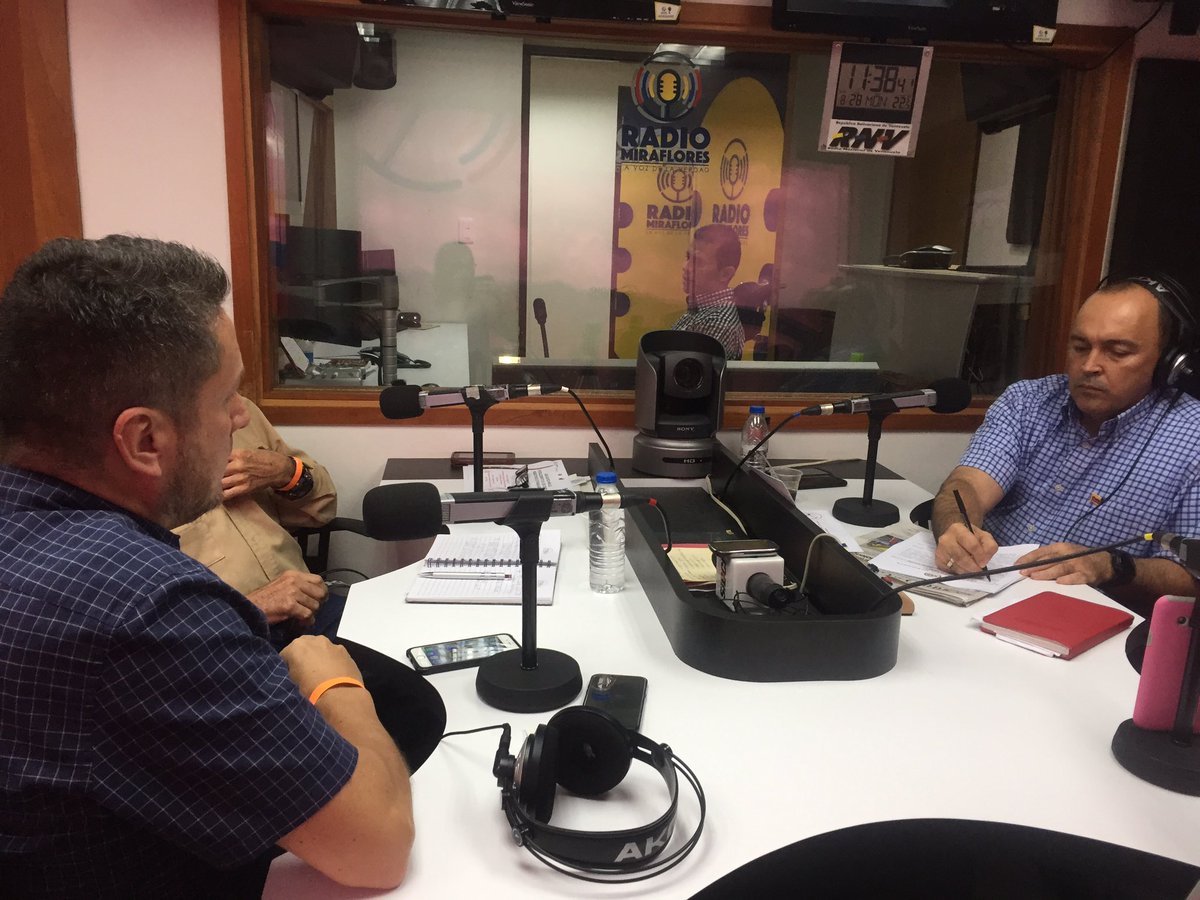 #AlAire desde @FmMiraflores en tu programa Tribuna De La Clase Obrera #FuerzaTrabajadora @NicolasMaduro #TrumpDejaAMiPatriaEnPaz