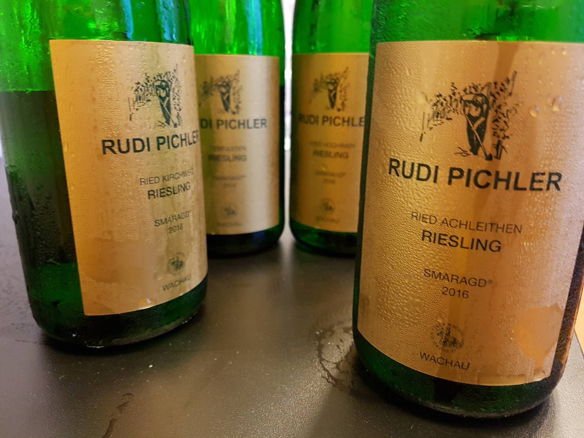 JamesSuckling's tweet image. These a fantastic, dynamic dry whites from our tastings #austrianwine #whitewine #wachau