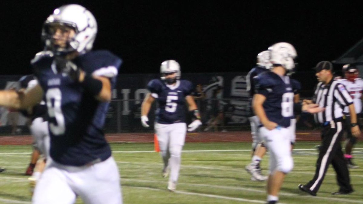 JTSnell's tweet photo. Jackson Snell 5 FHC Class 2018 HB FB LB. nice win for spartans move to 2-0. #jacksonsnell #snell #jacksonsnell5 #snell5 https://t.co/KzPsHMjfmh