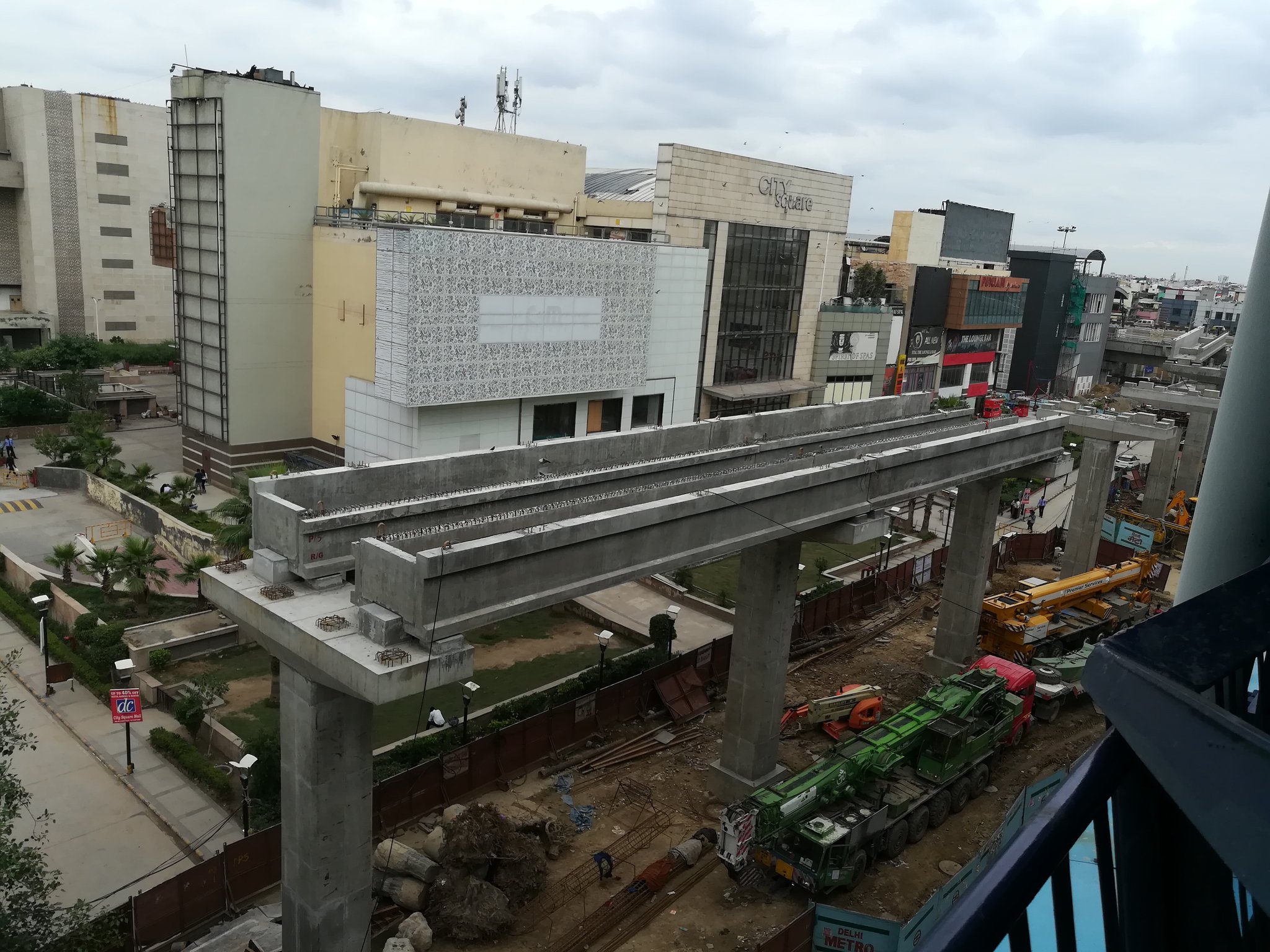 Rajouri Garden Metro Station Route Praveenᅠ On Twitter: "@Themetrorailguy Interchange Pathway Construction B/W Rajouri  Garden Metro Station Of Pink And Blue Line Of #Delhimetro  Https://T.co/Ia6Afxbyfa" / Twitter