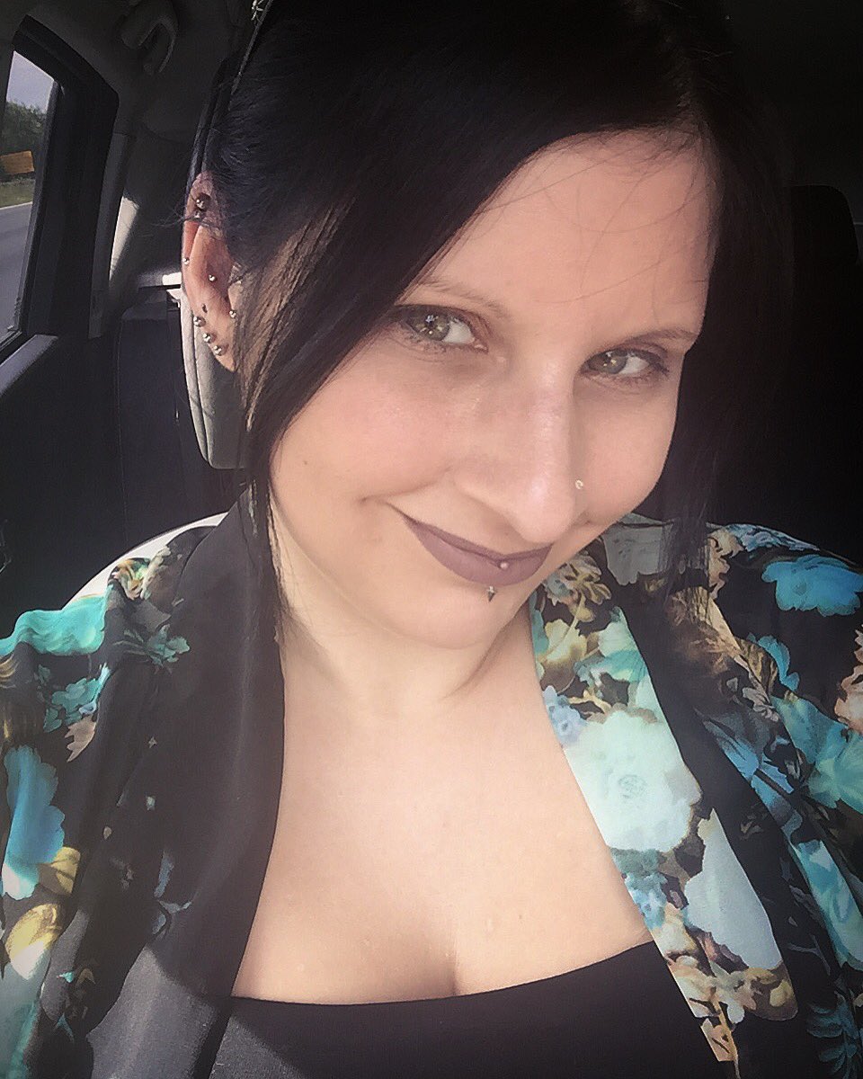 KimberleyCart20's tweet photo. Loving the fact that it's #BankHolidayMonday and it's gorgeous weather 👍😀❤️ #sunshine #makingmostofit https://t.co/5u013iG094
