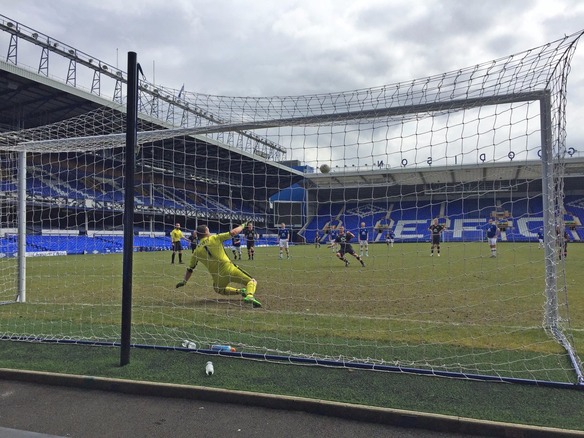 FootballAid's tweet photo. πβ½οΈ The #FootballAid17 @Everton G2 report's also now live! Read about the Home team's 16-4 win at Goodison here β‘ https://t.co/yDWx47eZh2 https://t.co/Gpyp5Bzc6d