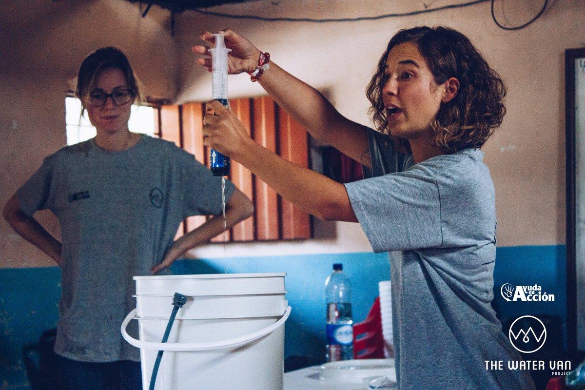 Distribuir filtros, formar y concienciar sobre el uso del agua. Esa es nuestra labor con <a href="/TheWaterVan/">The Water Van</a> #AportaTuGota 💧 #SemanaMundialDelAgua
