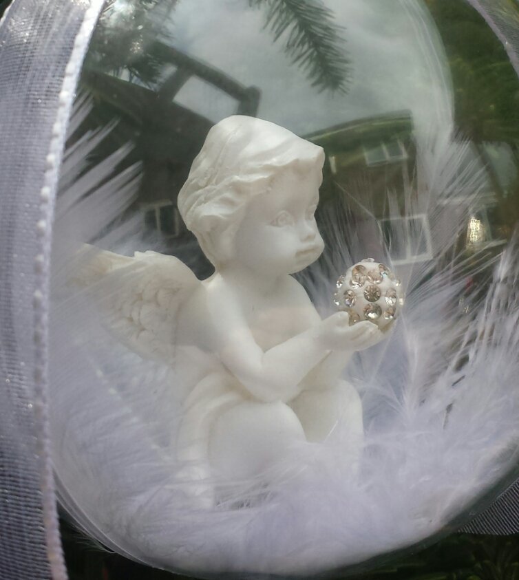 My oh so sweet Angel bauble available now in my etsy store. Only £7.50 plusp&amp;p 
#Christmas #Angels #guardianangel #feathers