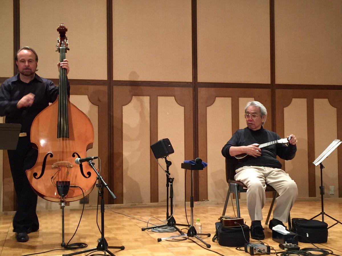 kirinokawasuki's tweet image. 神様のステージはとても自由！
でもキメるところはきっちり、これぞウクレレの音がする！
流石です、感激です。
#オータサン
#ウクレレ