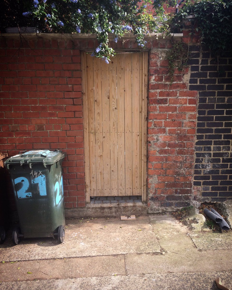 The_Roxburgh's tweet photo. This weeks winning tradesman's entrance in #whitleybaysbackgategiveaway is this natural splendour. If it's yours you've won a #BAconBAd https://t.co/w5AVmUmWi4