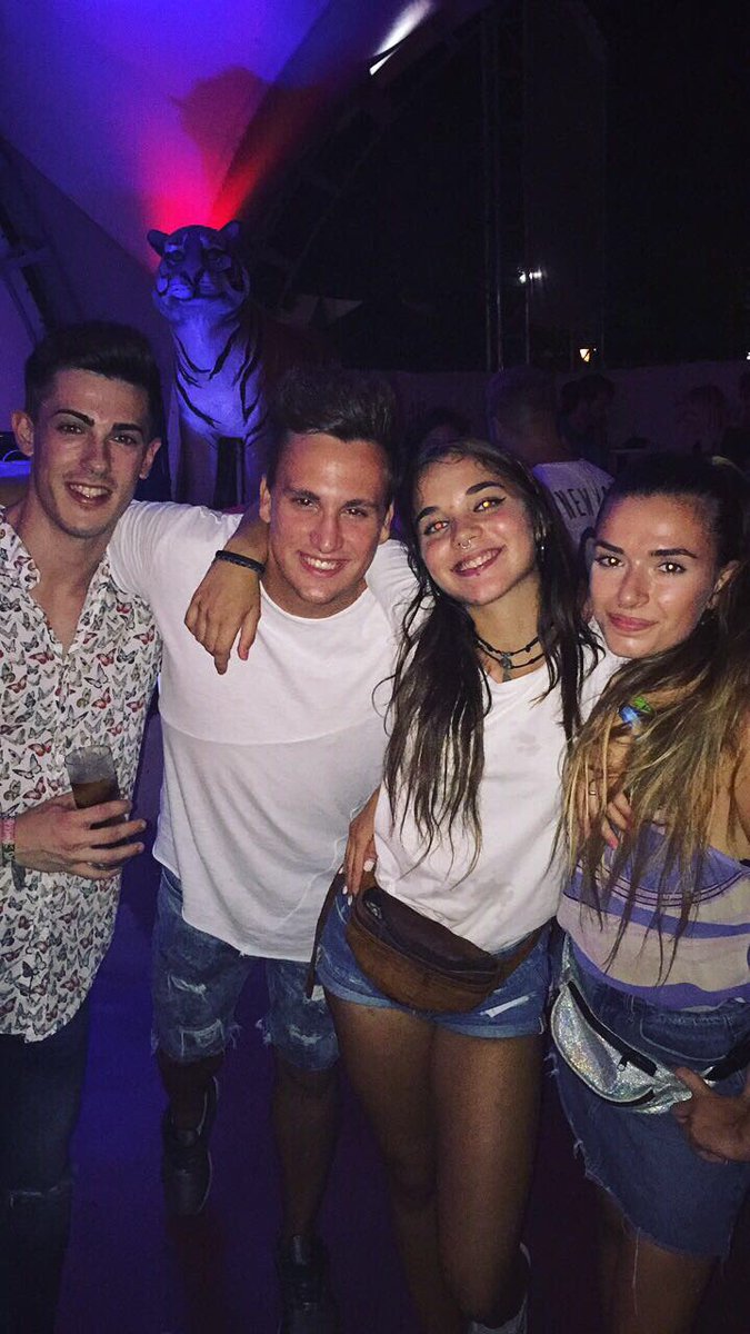 18SalvaDj's tweet photo. Genio y figura, digno de admirar, el señor #DerekMuller 😏👌🏽 @MANA_BEACH @ManaSanJavierMU #AsianBeach #Tech #Techno #Closing https://t.co/dwB8ojgF8r