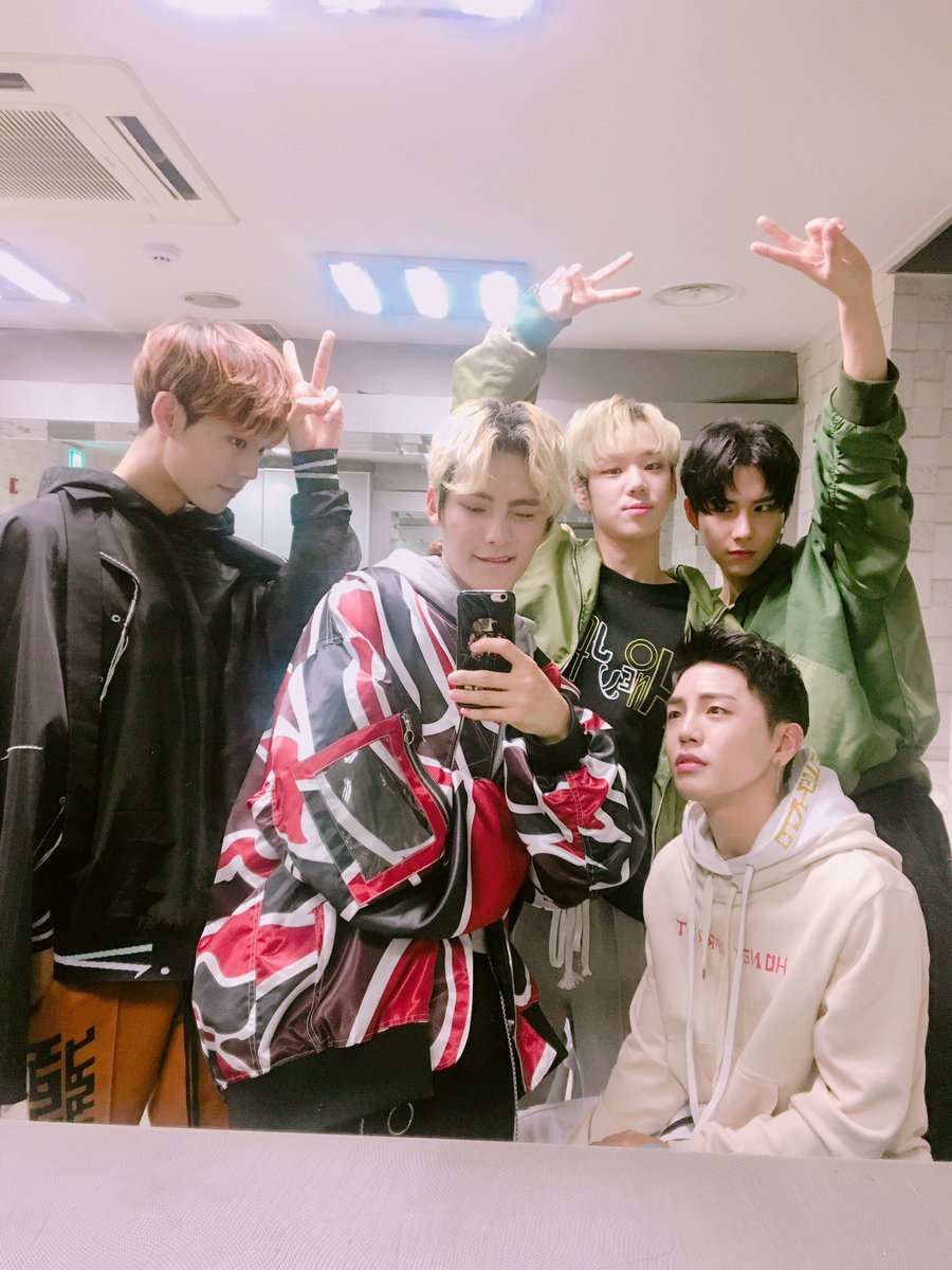 KpopAsFlower's tweet photo. • a.c.e https://t.co/KgkumIaVVX