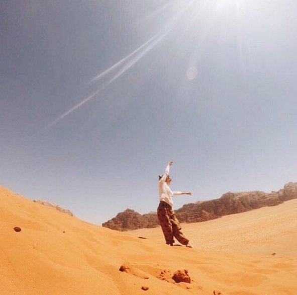 VisitJordan's tweet image. Dancing under the sun with golden sands between the toes ☀️💃
Photo via: tripvillage
#WadiRum #GoJordan