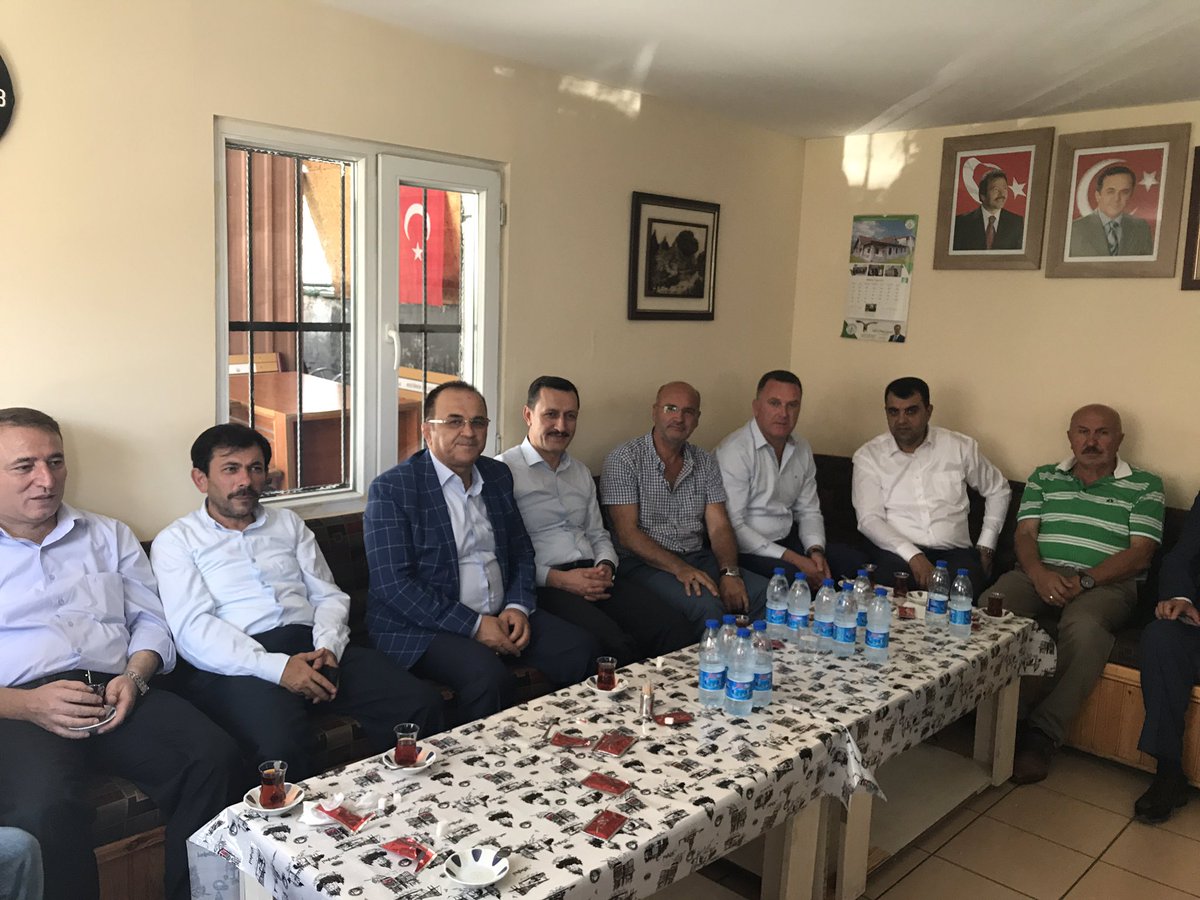 emrullahisler's tweet photo. Şentepe son duraktaki dolmuşçu esnafımızı ziyaret ettik. Misafirperverlikleri ve hoş sohbetleri için hemşehrilerime teşekkür ediyorum. https://t.co/241LmpTcnG