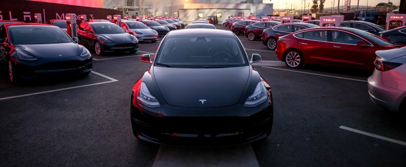electricofacil's tweet photo. Tesla ya está entregando más vehículos del #Modelo3 mientras comienza su “producción infernal”
▶️ https://t.co/xcZkYjLw1A https://t.co/0JaBve7Y3J