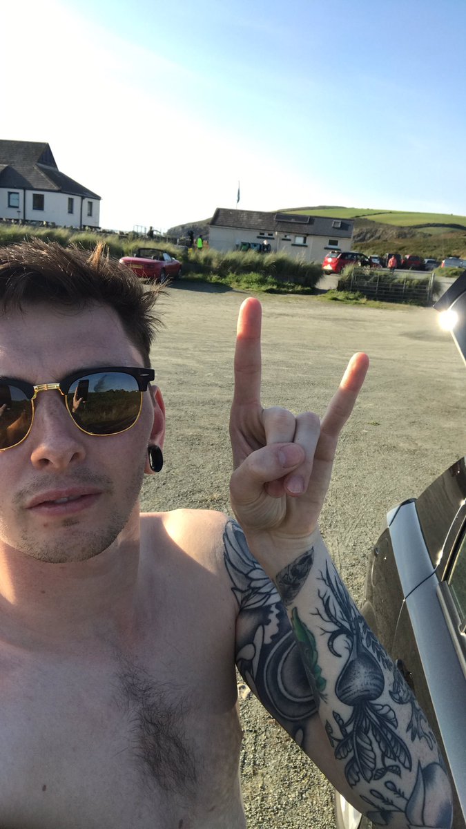 DanukeBlogg's tweet photo. We're currently traveling about the south of Wales ✌🏻 https://t.co/E1sZDXAwtP