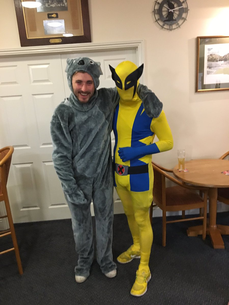 Andrew_Wright91's tweet photo. Skip and vice! 💪🏏😂 #aussienight @BPhillips1997 https://t.co/0no8jNgBxE