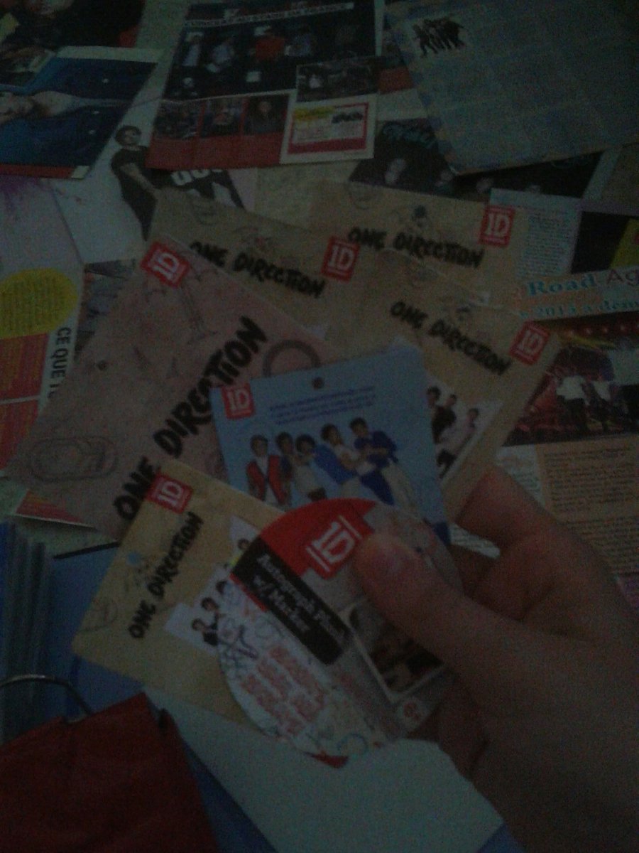 justlouis_xoxo's tweet image. Je suis la seule a gardé sa quand j'achète un truc sur les boys 😂 #onedirection #onedirectionmerch