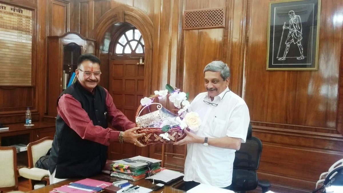 ganeshjoshibjp's tweet photo. गोवा के मुख्यमंत्री श्री @manoharparrikar जी को उप चुनाव में भारी मतों से विजयी होने पर हार्दिक बधाई एवं शुभकामनाऐं। #GoaByPolls https://t.co/7xDoXe9boN
