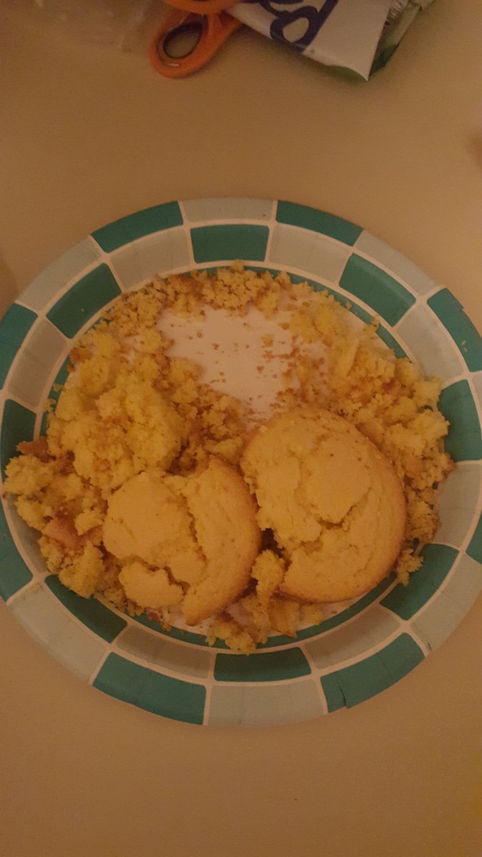 billybaker77's tweet photo. @ErinCornett531 there was no corn in the corn bread... #crumbled #nocorn #greatwithmilk https://t.co/uTk23DHDps