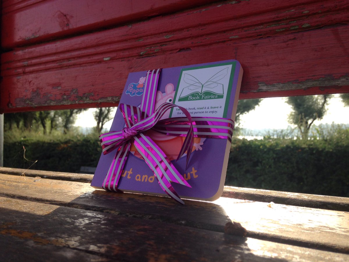 bookfairies_mk's tweet photo. The #BookFairiesMK #BankHoliday #bookdrop is at Willen Lake Park! 📖🐷 #BookFairies #BookFairiesUK #IBelieveInBookFairies #MiltonKeynes https://t.co/sUtn5ydqSl