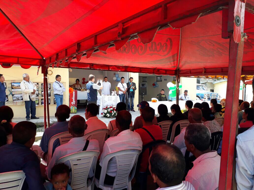 SecAgroCauca's tweet photo. Inauguración de Centro de Acopio y Empaque de Panela en Cajibío, donde se beneficiarán más de 200 paneleros con py @GobCauca @fedepanelaCol https://t.co/Ocu8m0wgTy