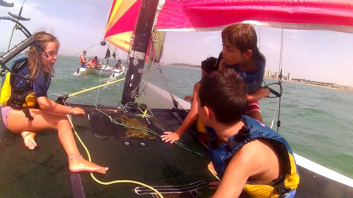 actiba2000's tweet photo. A mal tiempo buena cara, haciendo deporte en @actiba2000 seguimos aprovechando #vela #windsurf #skibus https://t.co/fPXgcoRZ2M