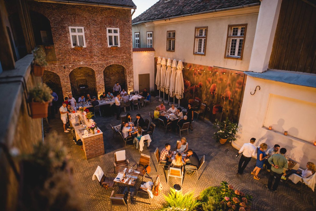 Eat_Local_Tr's tweet photo. Cină în cetate  01.09.17- vineri, de la ora 19:00, Jules Bistro. Food Culture Festival 2017. Rezervări pe https://t.co/l0bJQGIBzY. https://t.co/6egR88b6HH