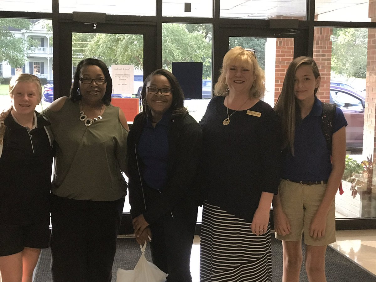 abeattybcs's tweet photo. Stephanie Norris with students and parent at CSD #bcsfirstday17 https://t.co/S6ctMxmEhZ