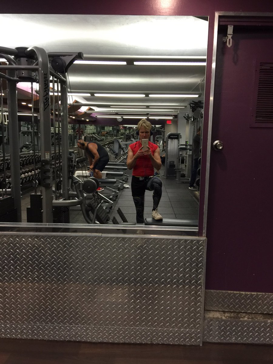 scottalexhess's tweet photo. #fallworkout #trainerjill and @Flywheel I'm sweating #gaywarrior https://t.co/gdHvKroqix