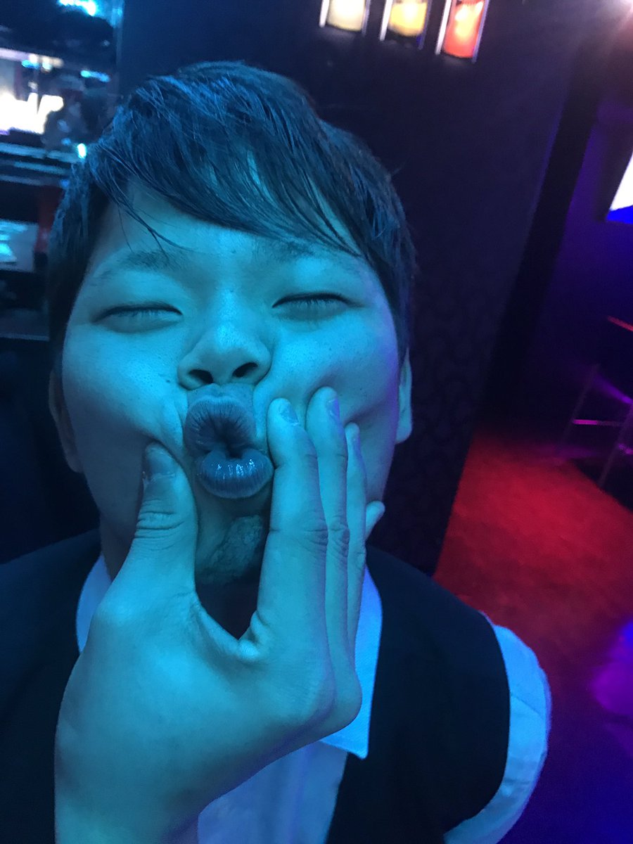 kouki_HB_0810's tweet photo. #HoneyBee 何度でも言います。
♦️11/4♦️
#clubDESSERT 旧GINO!
ピカピカ光る床見たくない?!
光る床とか最高すぎるやろ😄
そんな相方とも気がつけば一緒にstaffしてます🙄
随時staffのTweet要チェック✨ https://t.co/zms6HFN9d3