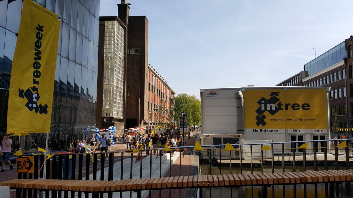 roeterseiland's tweet photo. Nieuwe studenten op het Roeterseiland: een fijne Intreeweek gewenst en welkom op de campus! @UvA_Student @UvA_Amsterdam #intree https://t.co/xxCHMjC8dB