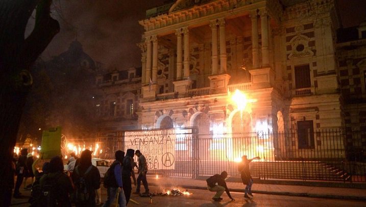 Ya no ponen palos en la rueda, ahora ponen bombas (Actualidad) por @DocimoPablo goo.gl/wH81EU