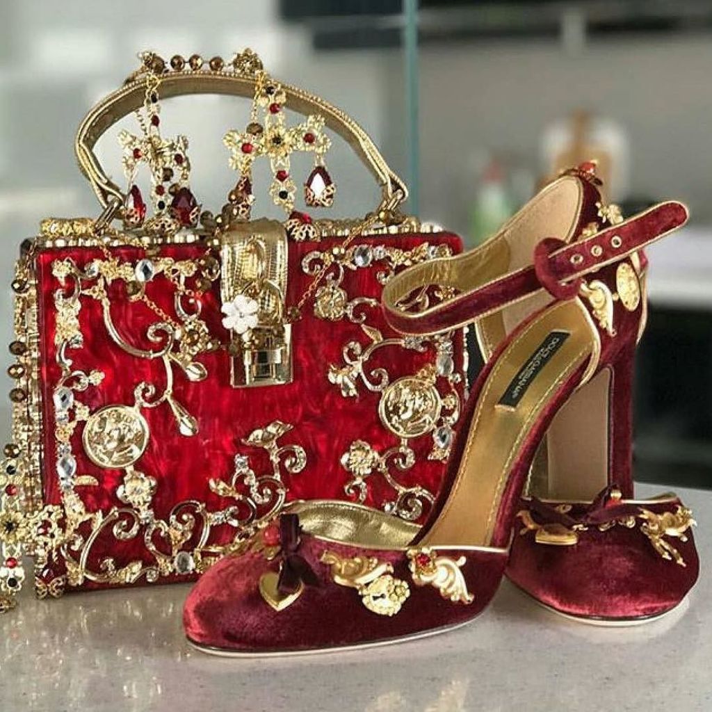 BrideMinded's tweet photo. #ayil9881 🌹🌺🌹❤️💋#details #detail #mood #cool #picoftheday #picoffashion #inspiration #velvettrend #fashioninspirat… https://t.co/X4m5NMB6J5 https://t.co/6HC82Pvcew
