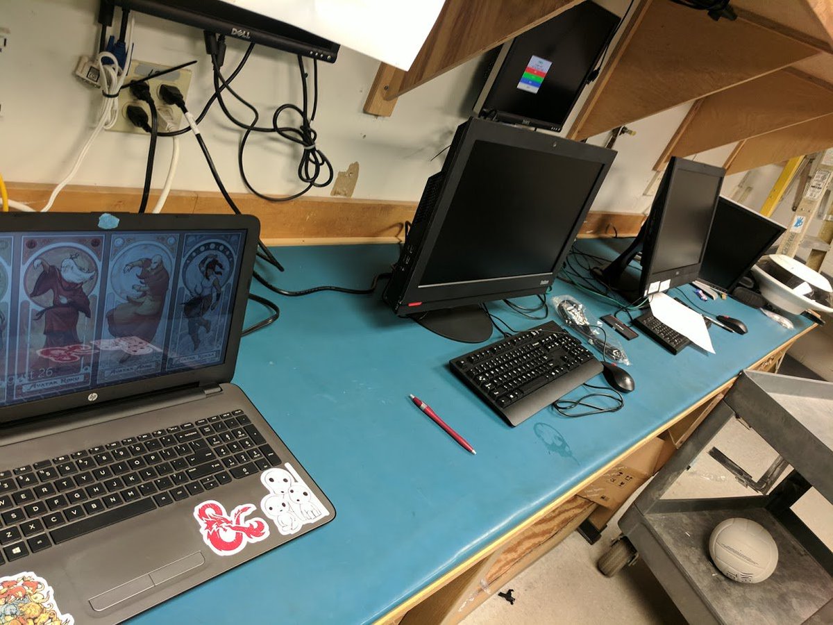 MaroonsITHelp's tweet photo. If you need help with your computer, come visit us! Were located on the third floor of Trexler! #roanokecollege https://t.co/pINPwQFr2L