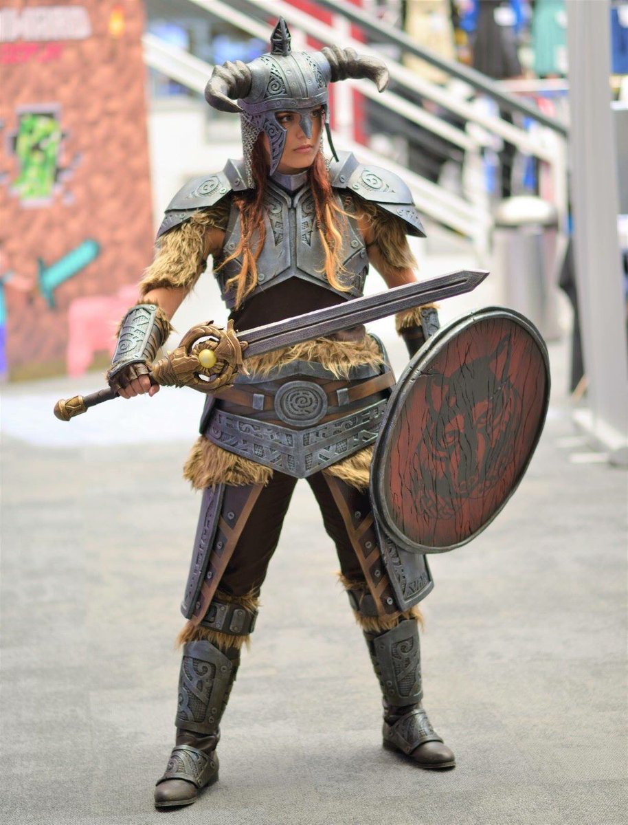 EvilCleverDog's tweet photo. Awesome photos of my Dragonborn cosplay taken by Donald Manning at @LSComicCon! #skyrim #cosplay #LSCC2017 #bethesda #elderscrolls https://t.co/1tGkghySjA