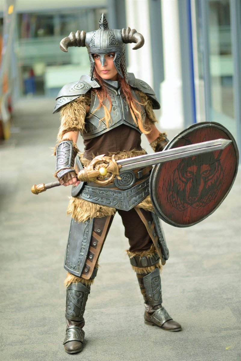 EvilCleverDog's tweet photo. Awesome photos of my Dragonborn cosplay taken by Donald Manning at @LSComicCon! #skyrim #cosplay #LSCC2017 #bethesda #elderscrolls https://t.co/1tGkghySjA