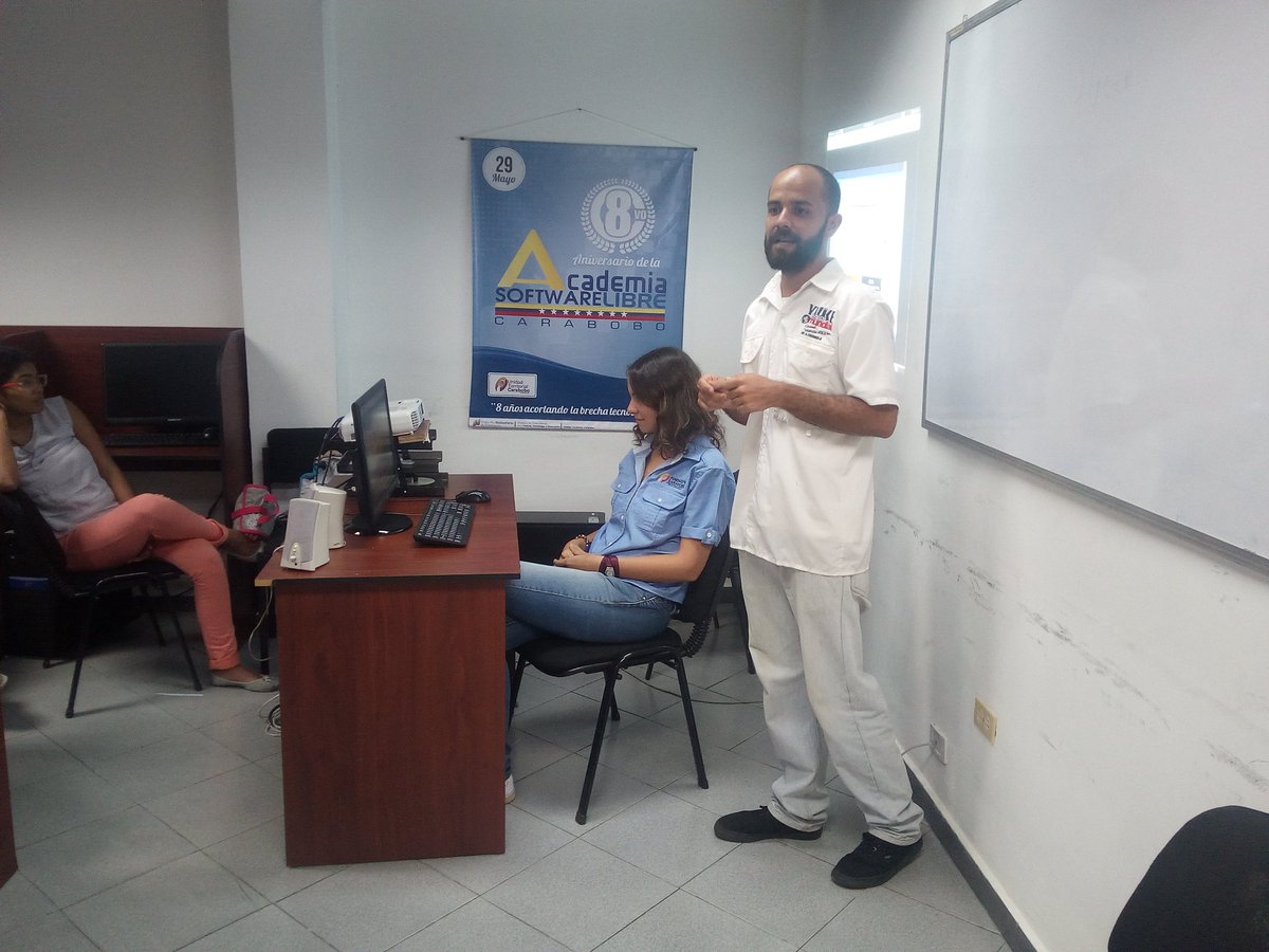 UTCarabobo's tweet photo. Así fue el taller de "Colores y Texturas en la música" que hicimos con el Lcdo. Vicente Galea de @CiudadVLC899 https://t.co/VIk6UuoXPg