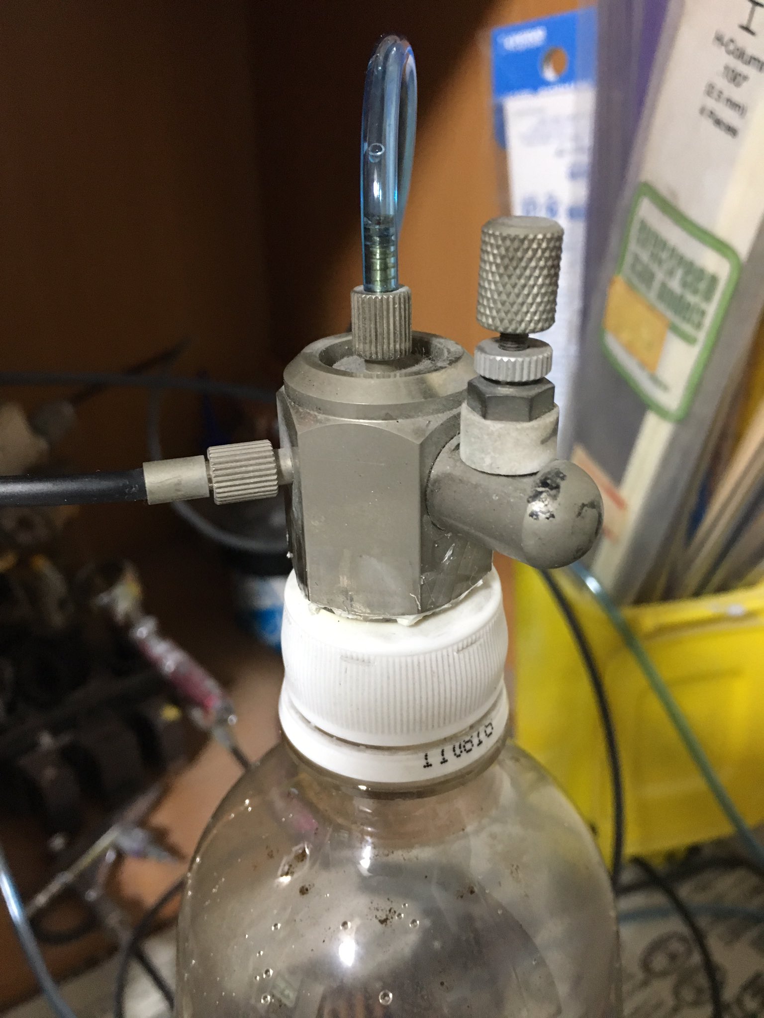 関西模型サークル ききょうや V Tvittere クレオスのレギュレータ 炭酸ペットボトルのキャップに穴開けて接続するとエアタンクになる 脈動の気になる安コンプレッサーなんか安価に改善できるよ Halcalca T Co Zjtr0krvel Tvitter