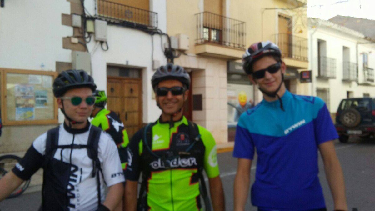 sprintquijote's tweet photo. Gracias a los valientes que desafiando a la lluvia se han acercado a la quedada organizada por el club en honor a nuestro patrón https://t.co/VOlbAq25ru