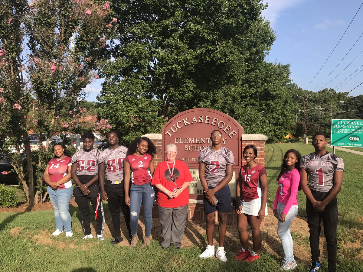 WestMeckSports's tweet photo. Dr. Gomez and Tuckaseegee Elementary. Good luck on a prosperous school year from @WestMeckSports! @CharMeckSchools @langstonwertzjr https://t.co/VZmQDvJ9MB