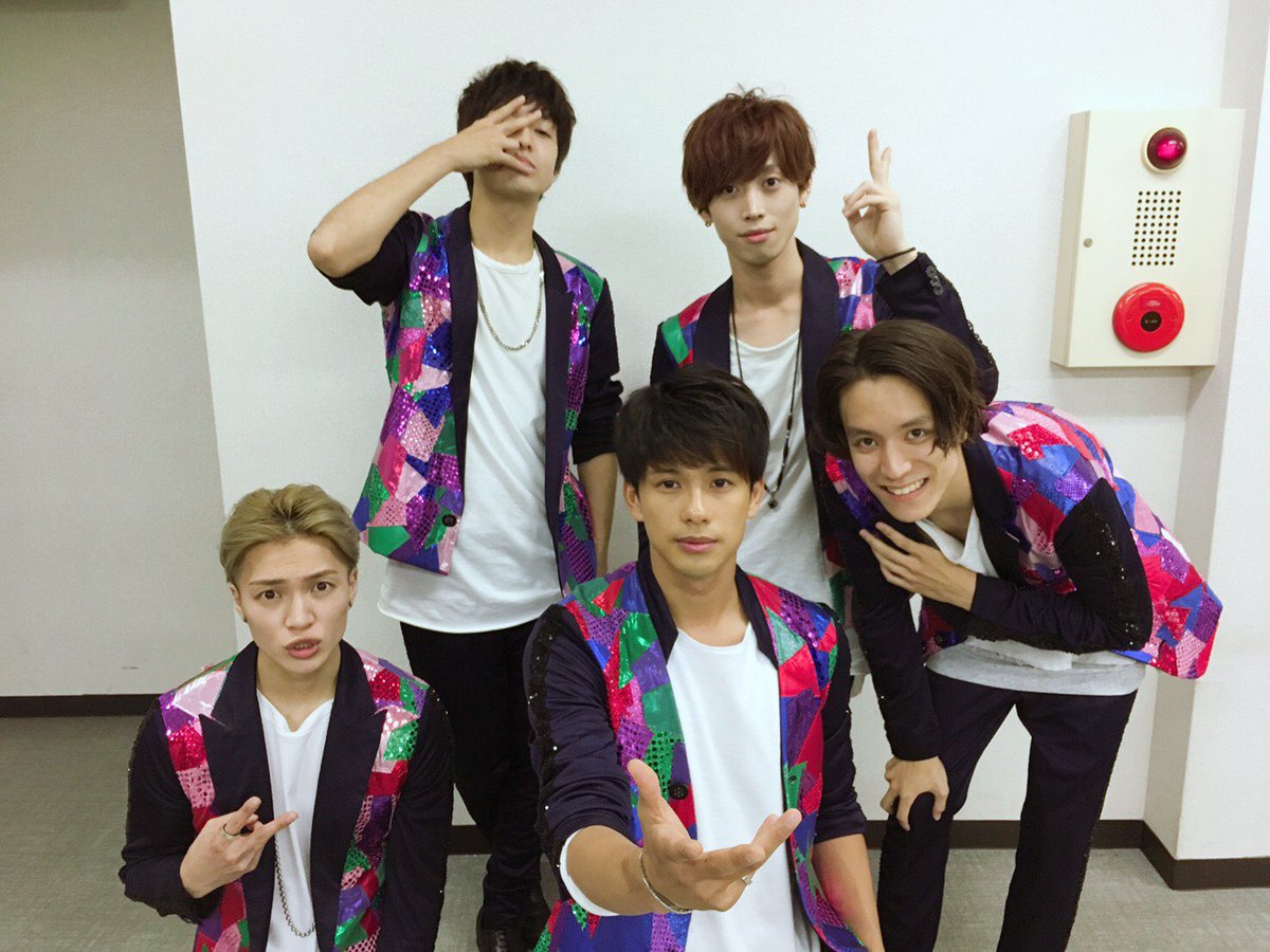 PRIZMAX_TOKYO's tweet photo. 「REDandWHITE」
ご来場いただいた皆様、ありがとうございました😌

次回は8/30(水)
ついに「Orange Moon」発売日です！！

ダイバーシティ東京プラザ  2Fガンダム広場にて、19時よりフリーライブ&amp;特典会を行います！
ぜひお越しください✨ https://t.co/a36vTrjfqH