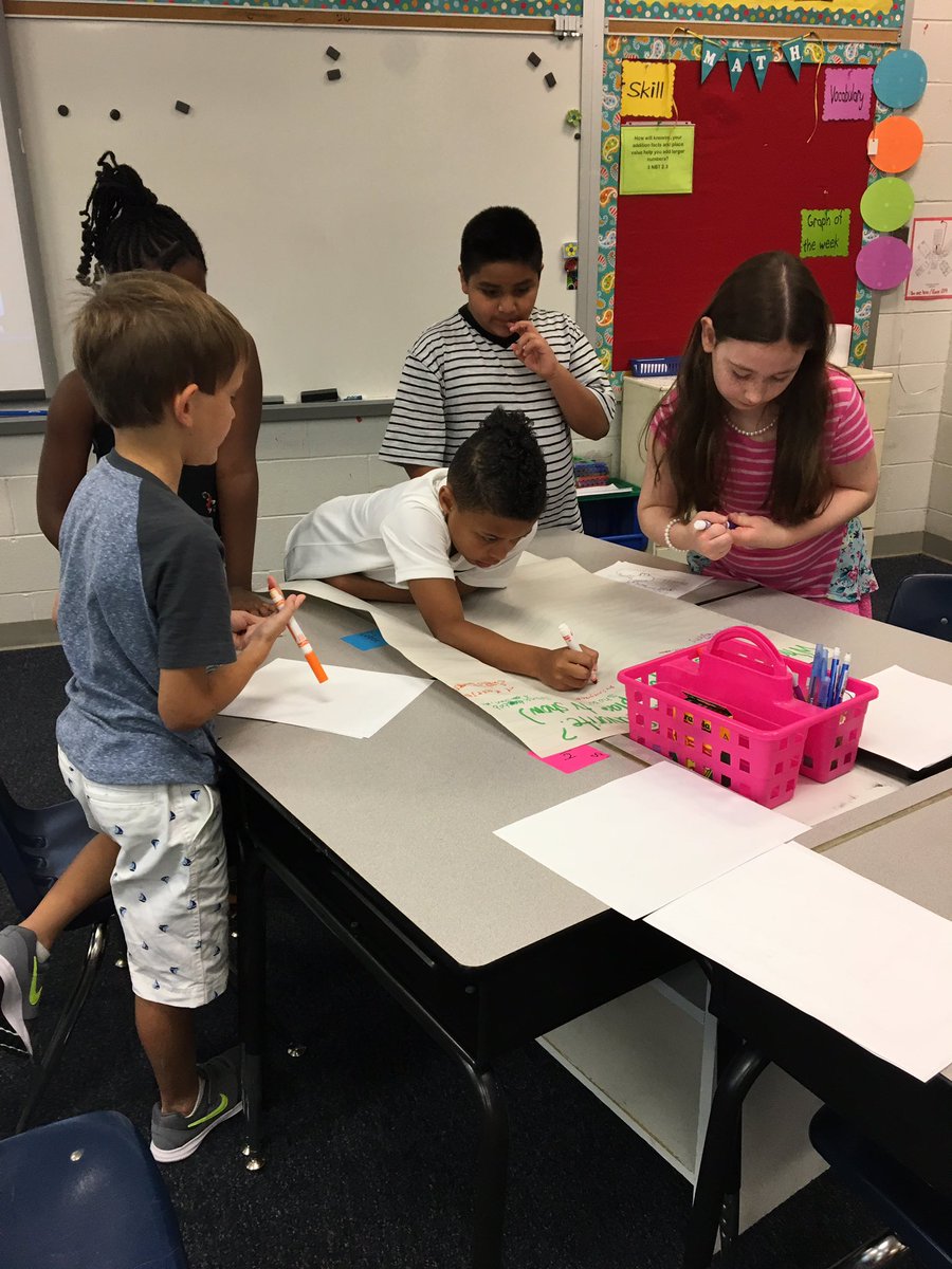 deeteach18's tweet photo. Getting to know each other!  Building a community. #FCSFirstDay https://t.co/yI7RnVivEZ