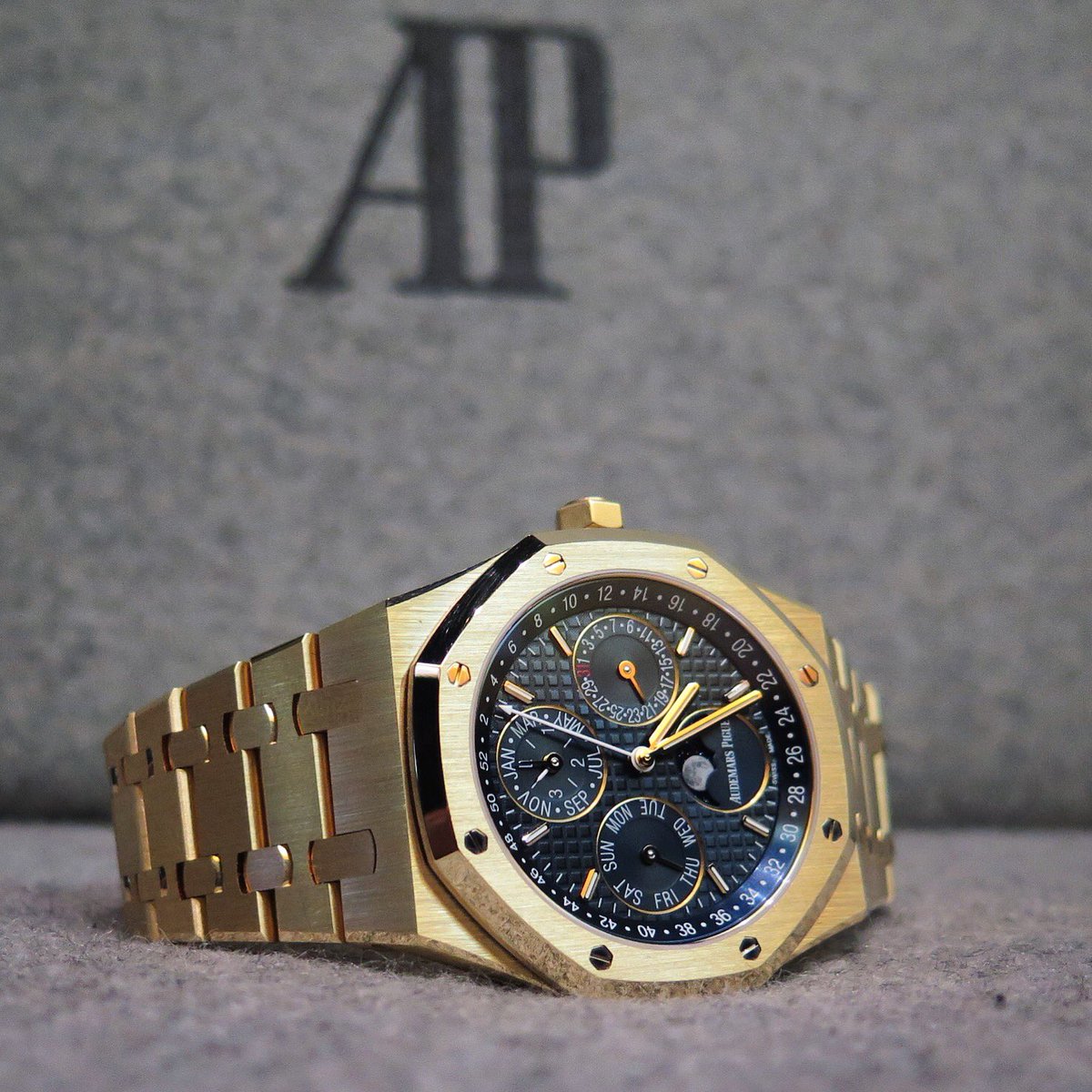 Yellow gold QP ! #audemarspiguet #royaloak