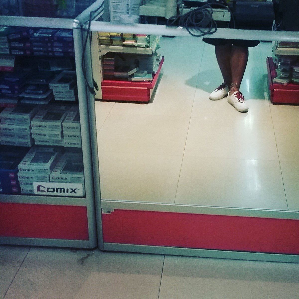 edgeangeles's tweet image. May sukatan ng sapatos sa National. #nbspleaseexplain #2of4